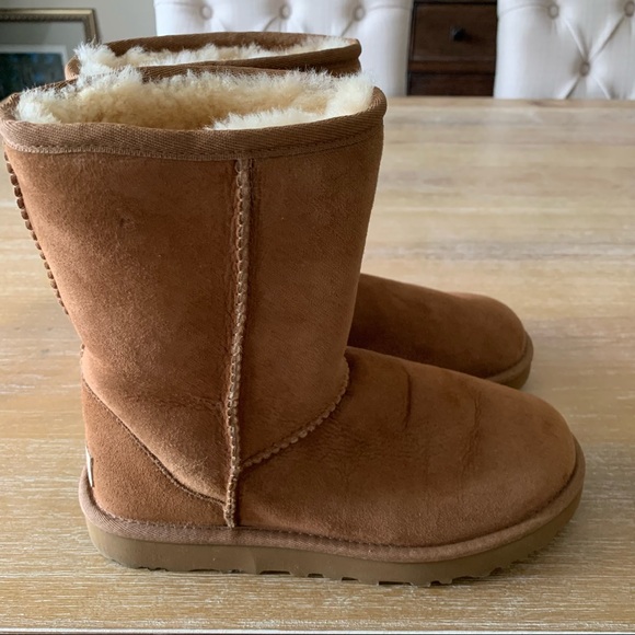 Ugg Australia Classic Brown Boots - Picture 2 of 13